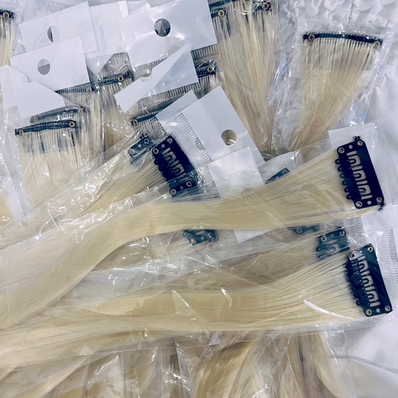Other - 30 Highlight Pieces Clip On Blonde Hair Extensions